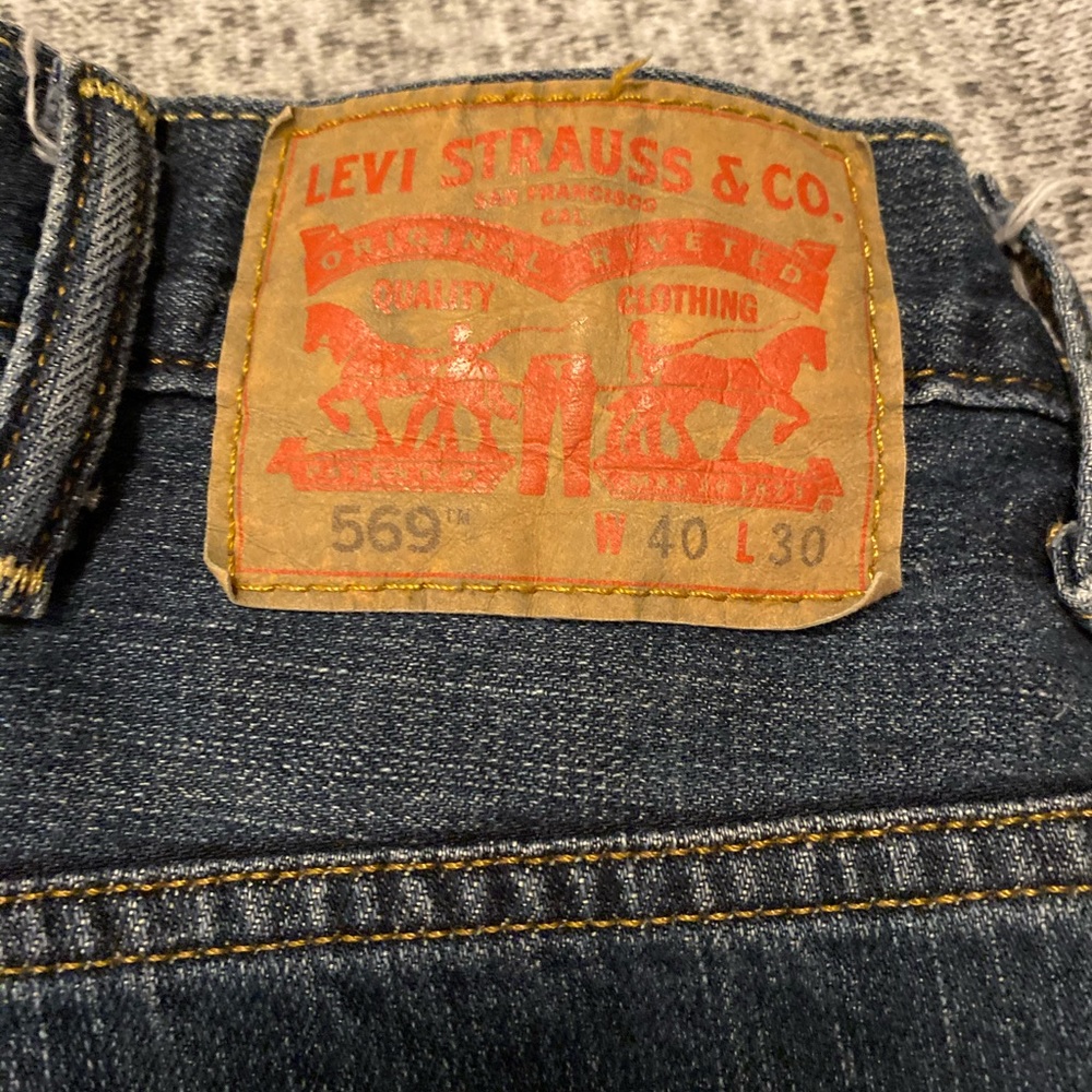 Levi’s 569 jeans